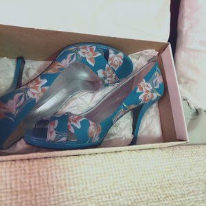 BCBG Camile-PF Teal 4" Heel Peek Toe Size 8.5 In Box
